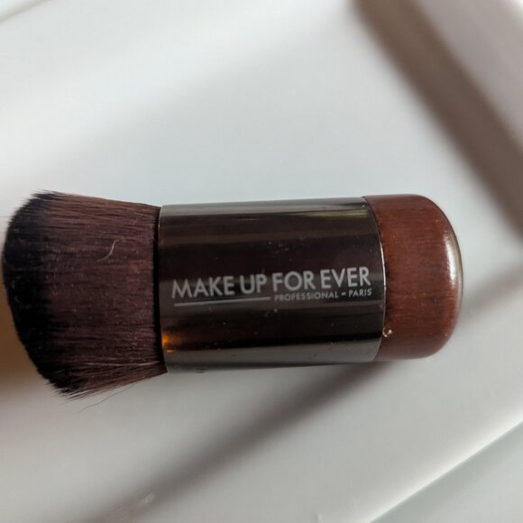 Make Up For Ever | BUFFING FOUNDATION BRUSH - 112 Artisan Brush - Picture 8 of 10